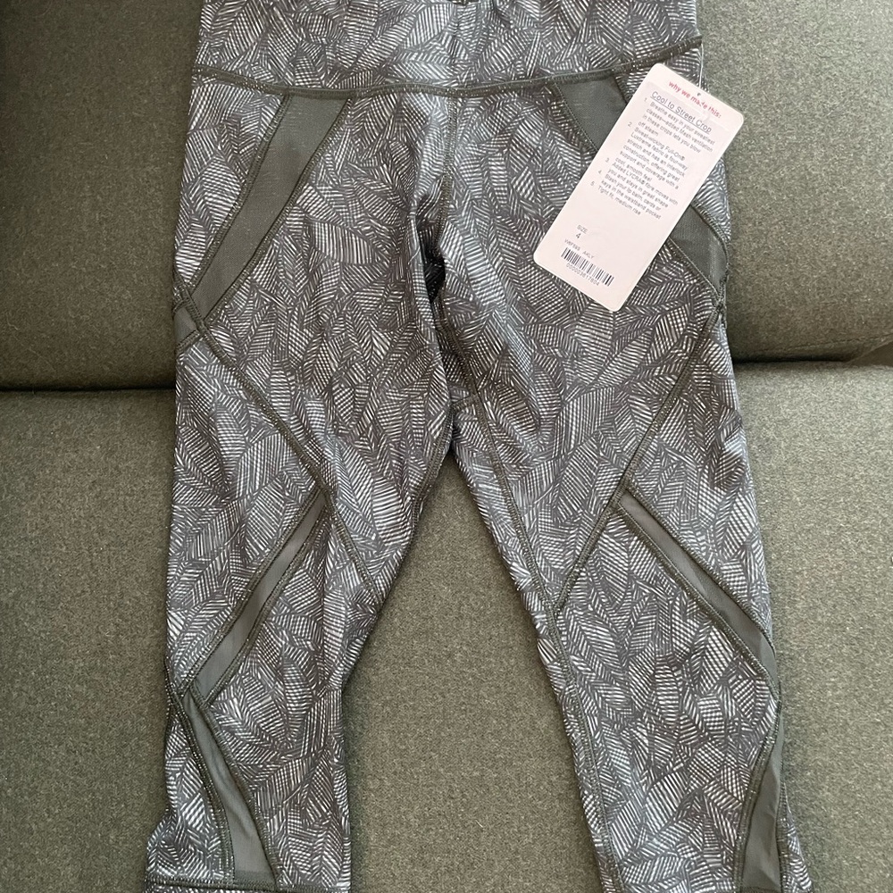NWT Lululemon Cool To Street Crop Tights Size 4 Gator Green Jazzy White